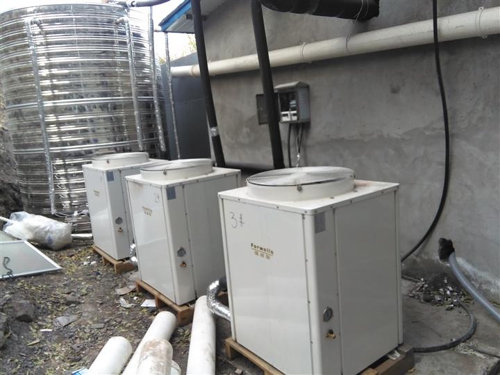 空氣能熱水器工程為什么要設置定溫度補水？